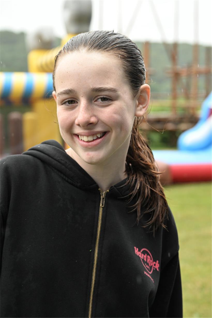 Für Mia bietet das Ferienlager eine Auszeit, in der sie sich keine Gedanken um die Schule macht
