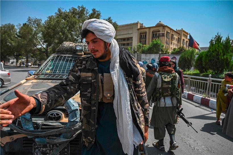„Für Sicherheit und ein angenehmes Leben sorgen“: Taliban-Kämpfer am Montag in Kabul

