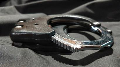 Für bisher vier Beamte haben die Handschellen geklickt

