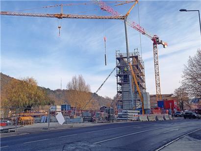 Für das überirdische Parkhaus in direkter Nachbarschaft zum neuen Schulcampus sind elf Millionen Euro im Haushalt vorgesehen
