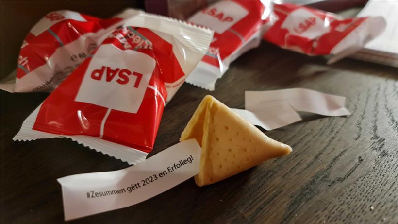 Für den Auftakt des Wahljahres verteilt die LSAP Glückskekse mit dem Slogan der vergangenen Wahlen
