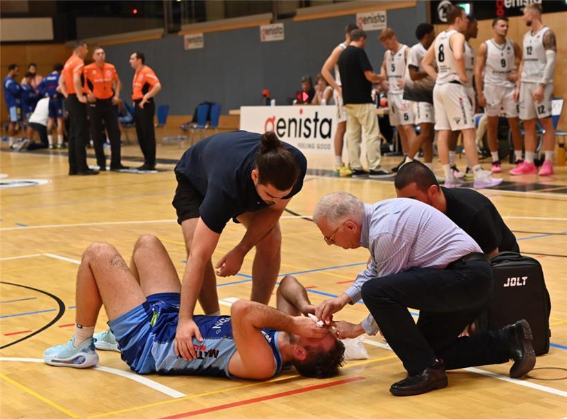 Für den Conterner Kapitän Christophe Mertzig endete die Partie, wie auch für den Düdelinger Ivan Delgado, frühzeitig
