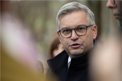 Für den neuen EU-Innenkommissar Magnus Brunner ist die Aussetzung von Asylentscheidungen „durchaus akzeptabel“

