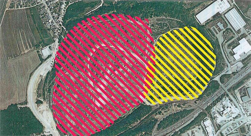 Für den rot schraffierten Teil ist die Versiegelung genehmigt, für den gelben Teil noch nicht beantragt. Das muss Geländebesitzer ArcelorMittal tun. 

