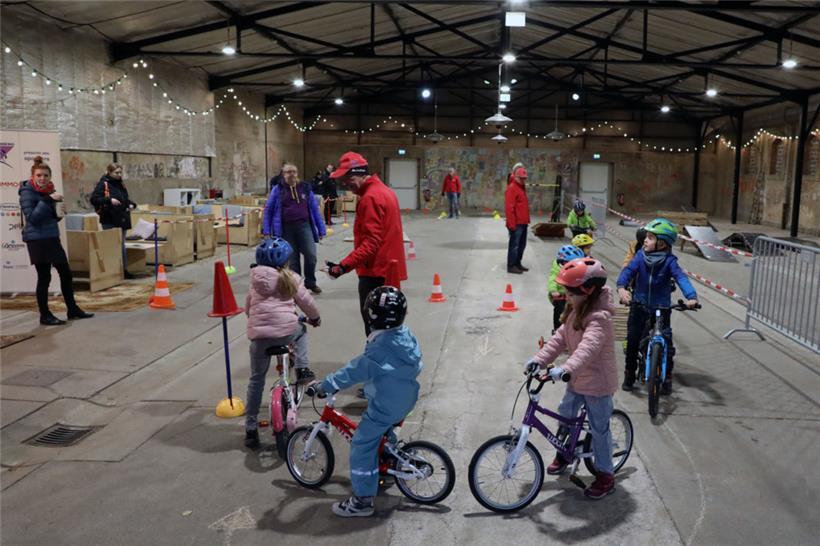 Für die BMX-Fahrrad-Workshops wird ein Mindestalter von vier Jahren empfohlen
