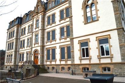 Für die Benutzung dieses Gebäudes zahlt die Gemeinde eine Monatsmiete von 188.000 Euro
