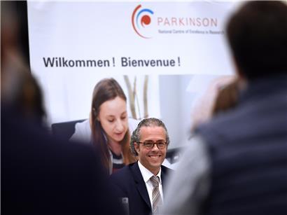 Neurologe Rejko Krüger 2019 bei Vortrag zu genetischen und Umweltfaktoren bei Parkinson auf Belval