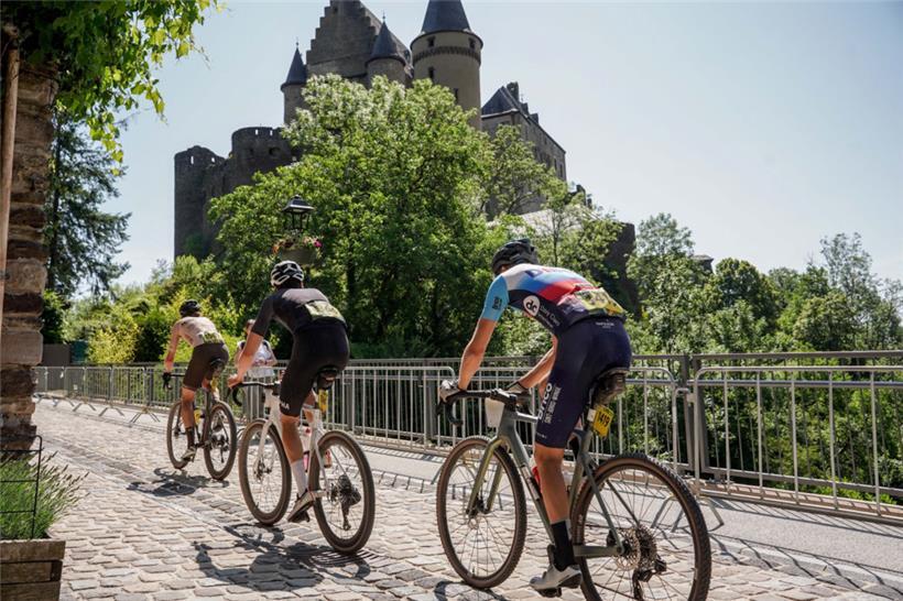 Für die Fahrer ging es auch direkt an der Burg in Vianden vorbei