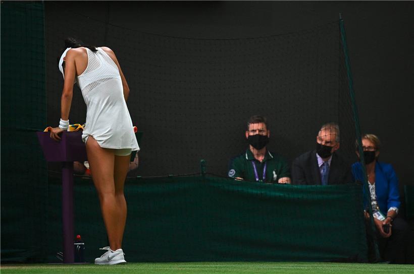 Für die erst 18-jährige Emma Raducanu war die plötzliche Aufmerksamkeit in Wimbledon am Ende etwas zu viel
