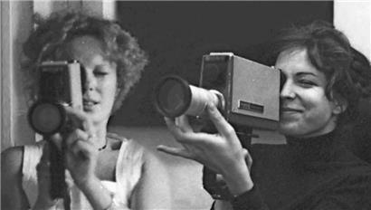 Für die überwiegend männlich gekennzeichnete Cineastik war Seyrig (links) vor allem die intellektuelle Diva in Filmen von Truffaut, Resnais und Buñuel
