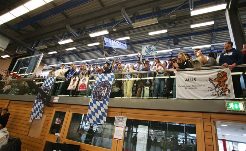 Für gute Stimmung auf den Tribünen sorgten die Studenten aus München