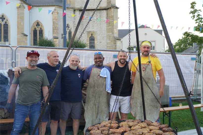 Für leckere Speisen war gesorgt, dank der Grillprofis des „FC Sporting Bertrange...