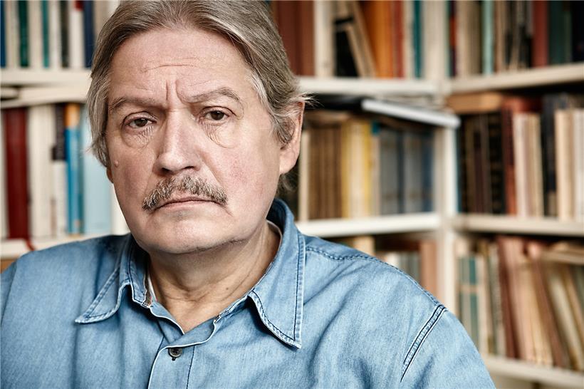 Für seinen 2010 erschienen Gedichtband „Herzens Lust Spiele“ erhielt der Autor 2011 den „Adalbert-von-Chamisso-Preis“ sowie den „Prix Servais“
