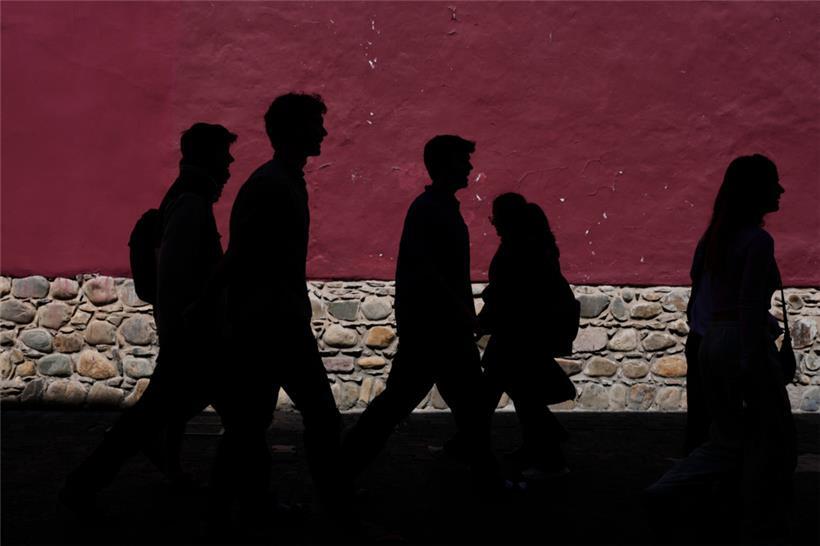 Fußgänger in La Paz: Mehr Menschen scheinen sich zurzeit von links nach rechts zu bewegen
