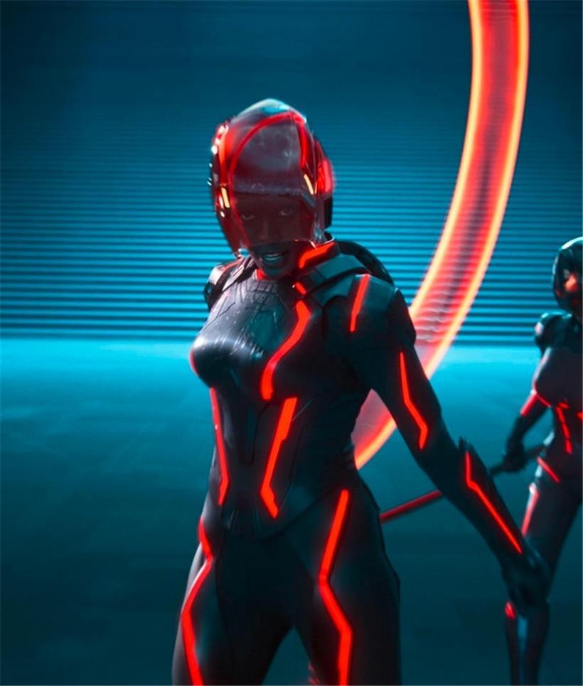 Futuristisches Design: Hinter dieser Maske verbirgt sich die Schauspielerin Jodie Turner-Smith
