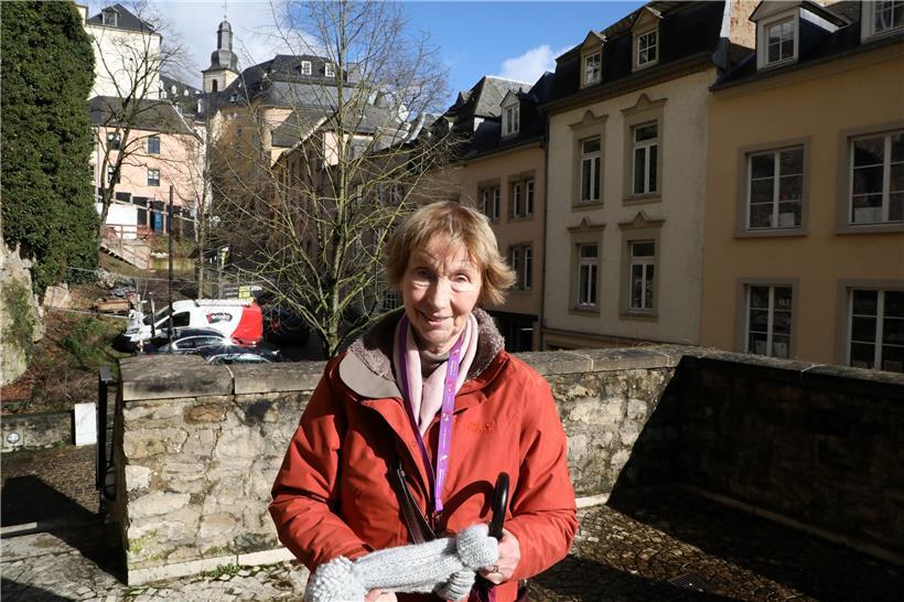 Gästeführerin Heide Walch (75) in der Altstadt der Hauptstadt 
