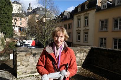 Gästeführerin Heide Walch (75) in der Altstadt der Hauptstadt 
