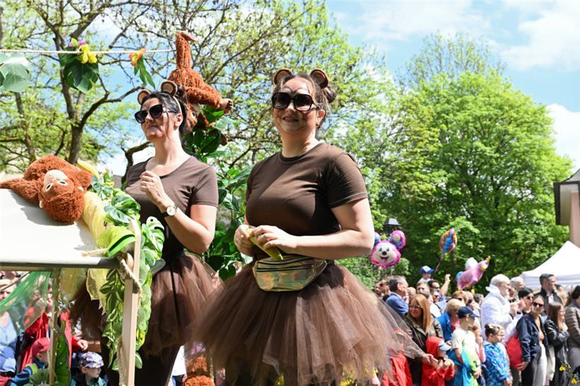 Ganz so tropisch war das Wetter zwar nicht – aber für eine Stadt, die einer Schi...