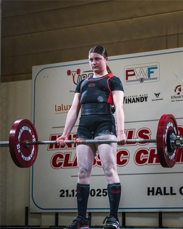 Gastathletin Andya Witjes schafft mit 14 Jahren bereits 130 kg im Deadlift
