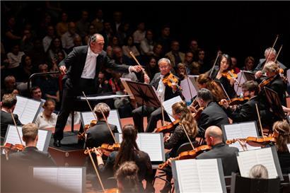 Gastdirigent Tugan Sokhiev beim Konzert in der Philharmonie
