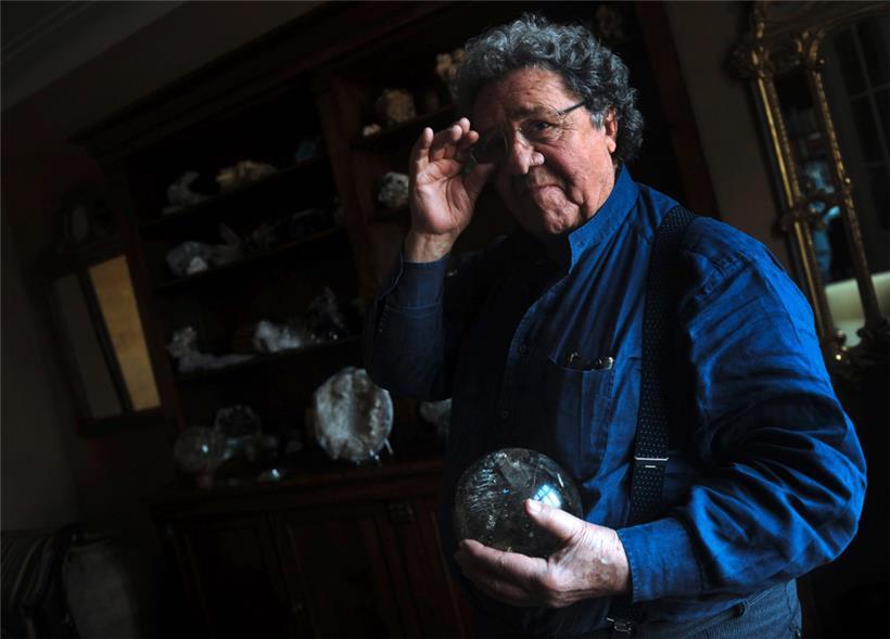 Gaston Vogel zu Hause in der Welt der Kugeln und Mineralien