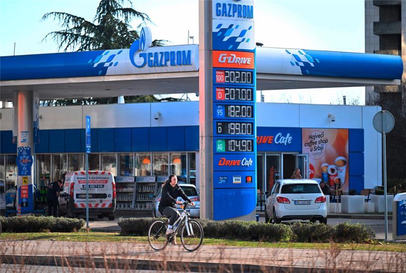 Gazprom-Tankstelle in Belgrad: Die USA setzen auch Serbien mit neuen Sanktionen gegen Russland unter Druck
