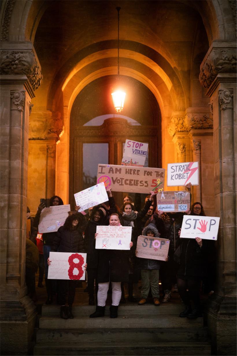Gebannt wurde den Rednerinnen auf der place d’Armes zugehört
