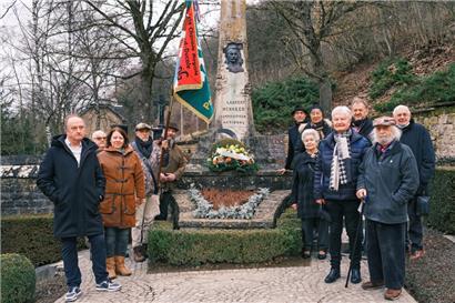 Gedenkfeier bei Laurent Menagers Denkmal: Die Büste stammt vom Künstler Jean Mich
