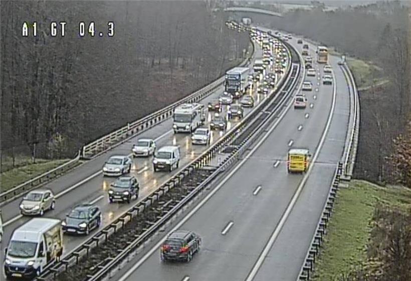 Geduld und Nerven gefragt: So sah es gegen 15.30 Uhr auf der A1 in Richtung Tunnel Howald aus
