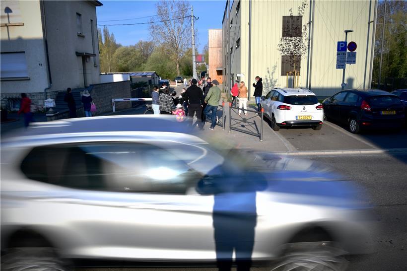 Gefährlich: Der Schulweg in die „Fliedermais-Schoul“ in der Ehleringer Straße in Esch

