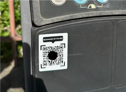 Gefälschte QR-Codes an Parkautomaten zur Betrugsmasche bei Parkgebühren erkennen und vermeiden