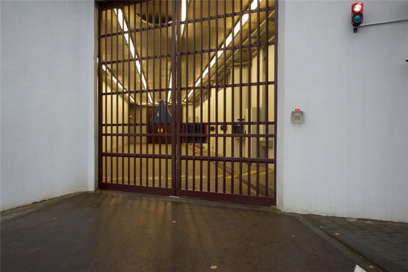 Gefängnis statt Erziehungseinrichtung: Die Justiz schickt zwei Minderjährige nach Schrassig
