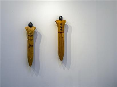 Gefertigt sind die Kunstwerke von Pitt Brandenburger aus unterschiedlichen Hölzern wie Nussbaum-, aber auch Kirschbaumholz bzw. Flieder
