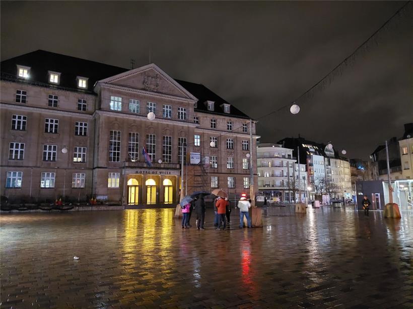 Gegen 19.00 Uhr waren nur knapp zehn Menschen auf dem Escher Rathausplatz
