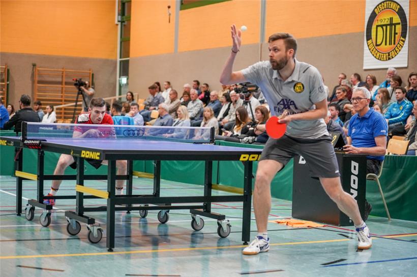 Gegen Frane Runjic (in Rot) gelang Mats Sandell in einer hart umkämpften Partie das erste Break für Hostert-Folschette
