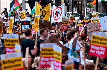 Gegen die Hetze der Rechtsextremen organisierte sich in den englischen Städten Widerstand
