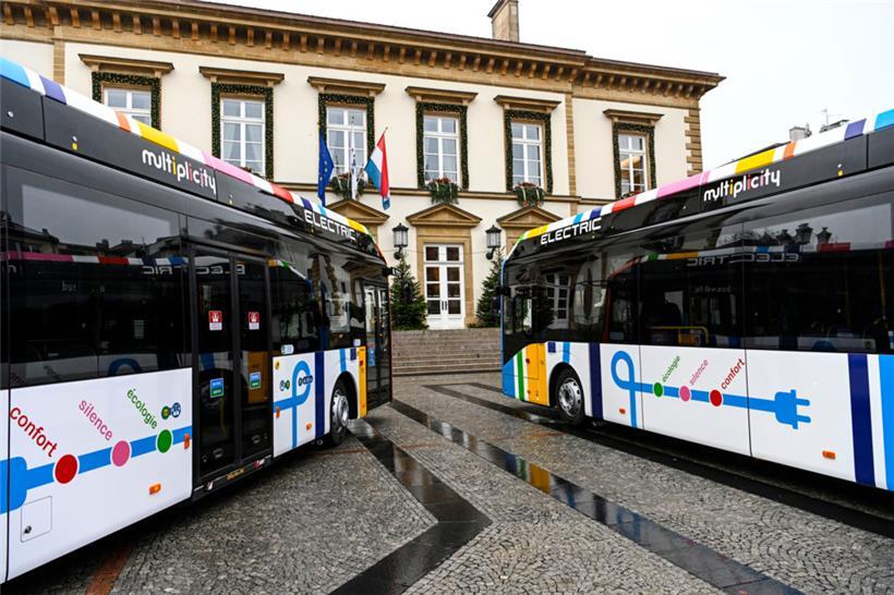 Gehören inzwischen zum Stadtbild: zehn neue Elektrobusse, die die Stadt Luxemburg im Dezember 2020 erhielt und der Öffentlichkeit präsentierte
