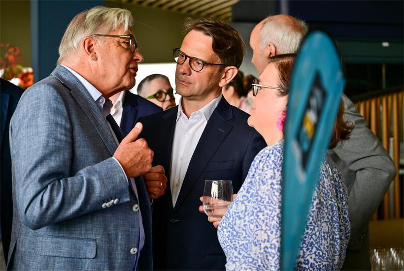 Geht es hier um die Finanzierung der Steuerreform oder um die Wahl des Menüs? Laurent Mosar, Laurent Zeimet und Stéphanie Weydert.