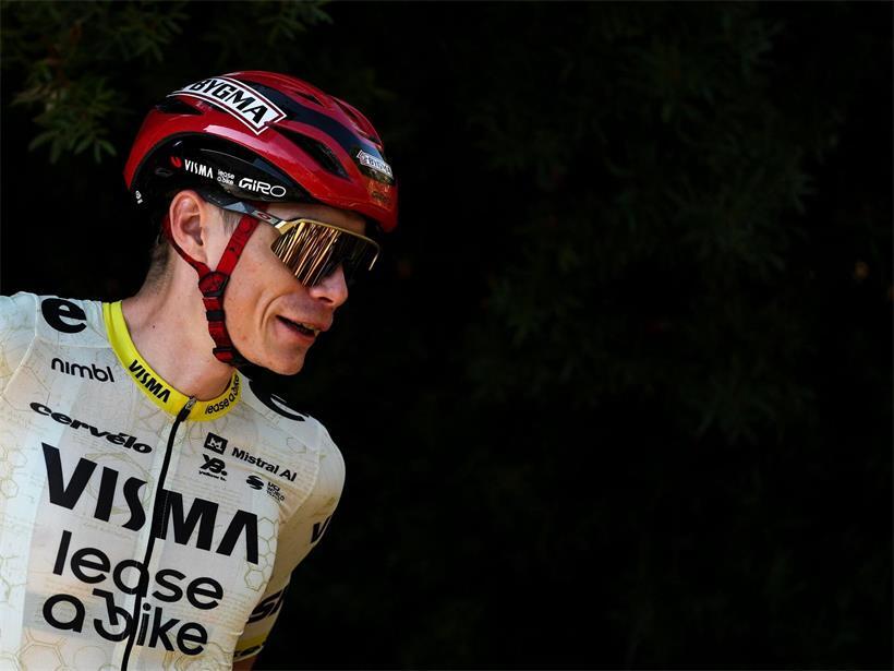 Jonas Vingegaard beim Radrennen als größter Konkurrent von Tadej Pogačar im professionellen Radsport