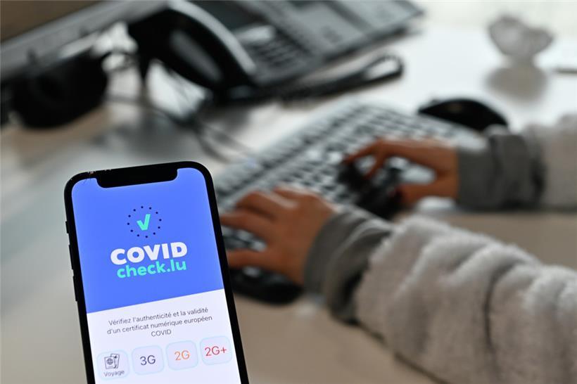 Geimpft, genesen oder nachweislich negativ getestet? An vielen Arbeitsorten gehört der Griff zum Handy zur Überprüfung der Mitarbeiter seit Mitte Januar dazu.
