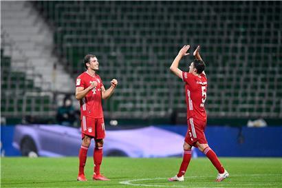 Geisterspiel: Werder Bremen gegen den FC Bayern München am 32. Bundesliga-Spieltag
