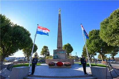 „Gëlle Fra“ am Sonntag: Kränze zum Gedenken an die Opfer des Nationalsozialismus
