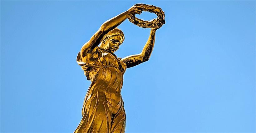 „Gëlle Fra“, vom Künstler Claus Cito geschaffene Siegesgöttin Nike: Seit ihrer „...