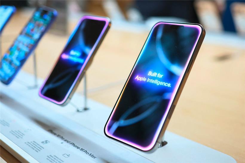 Gemacht für Apple-Intelligenz: iPhones in einem Apple-Store in New York
