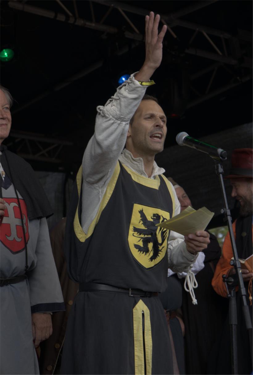 Gemeindevorsteher Dan Biancalana bei der Eröffnung des Marktes am Samstag
