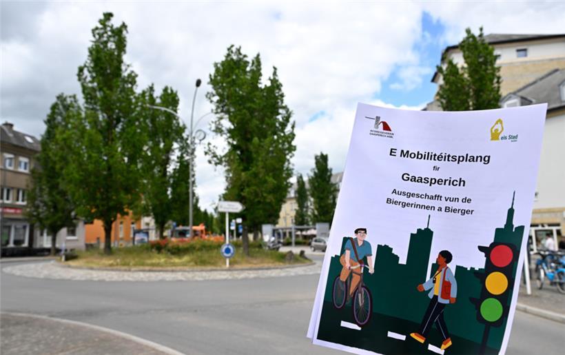 Gemeinsam haben Bürgerinnen und Bürger einen lokalen Mobilitätsplan ausgearbeitet, den sie am Freitag dem Schöffenrat der Stadt Luxemburg übergeben wollten
