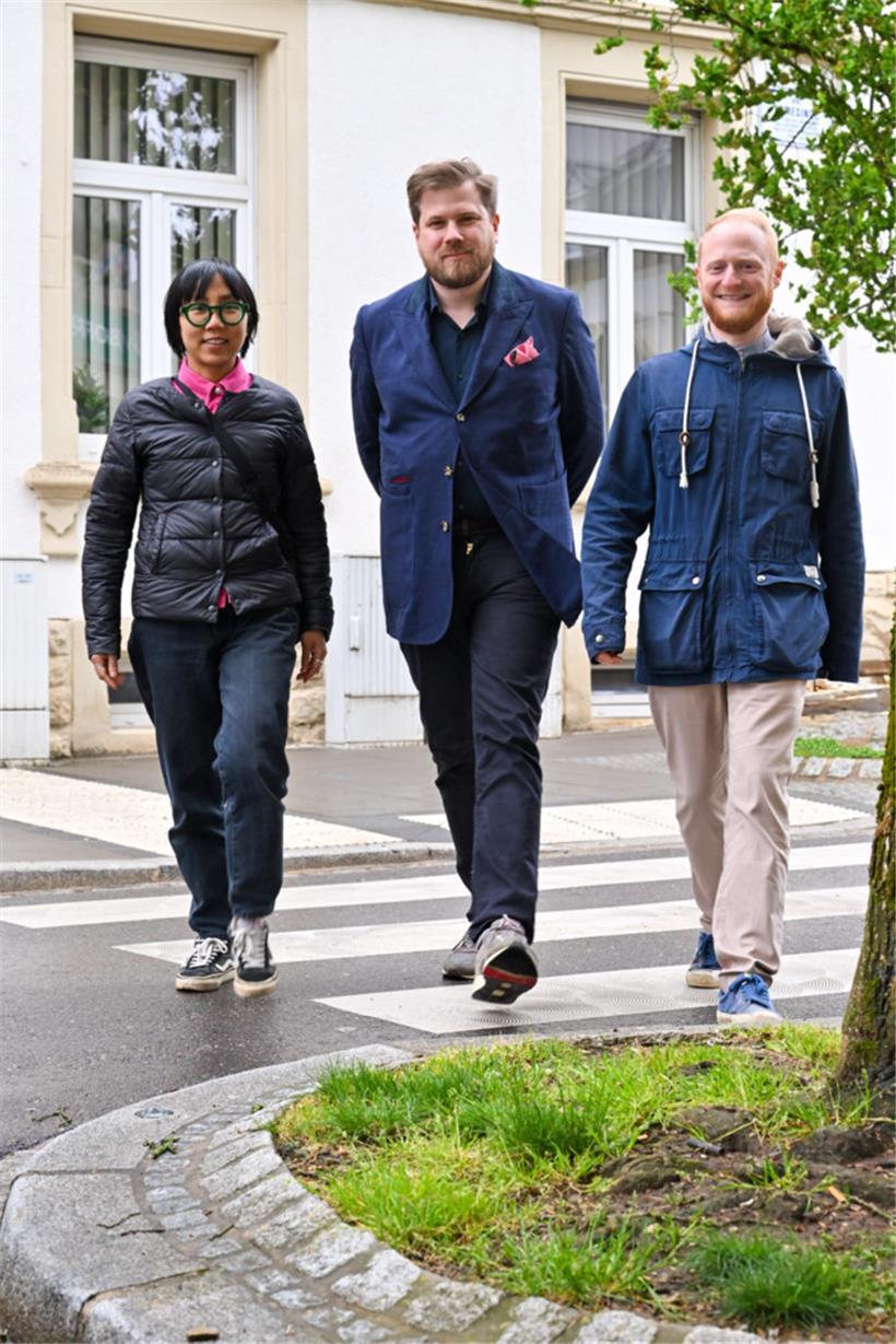 Gemeinsam mit Francesca Pham (l.) und Federico Gentile (r.) setzt Thorben Grosser sich seit rund vier Jahren für Transparenz ein
