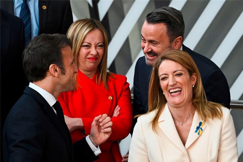 Gemeinsam mit den Rechten und Extremrechten bauen die Mitte-Parteien fleißig mit an der Festung Europa: Frankreichs Präsident Emmanuel Macron, Italiens Premierministerin Giorgia Meloni, der luxemburgische Premier Xavier Bettel und Roberta Metsola, Präsidentin des Europaparlaments, beim EU-Gipfel am Donnerstag in Brüssel
