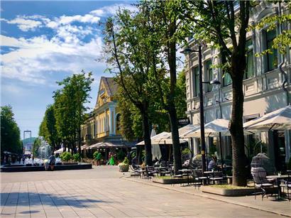 Gemütliches Stadtzentrum: Seit Kaunas als Kulturhauptstadt auserkoren wurde, ist viel Geld in die Renovation des Zentrums geflossen. Im Mix mit einem überwältigenden Kulturangebot ist die Stadt mehr als eine Reise wert.
