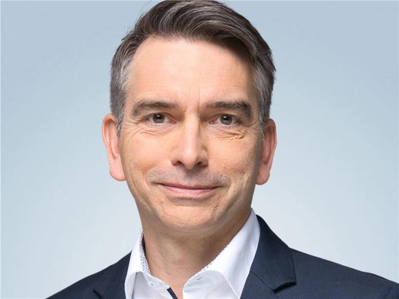 Porträt von Georges Zeimet, professioneller Experte für Marketing und Kommunikation, vor neutralem Hintergrund